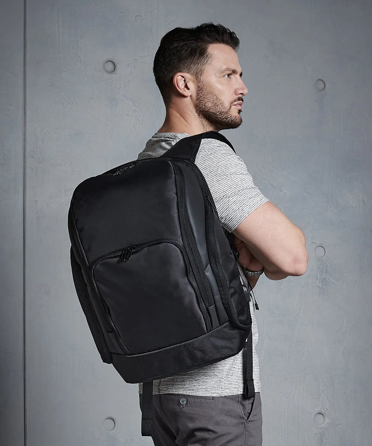 Black - Pro-tech charge backpack