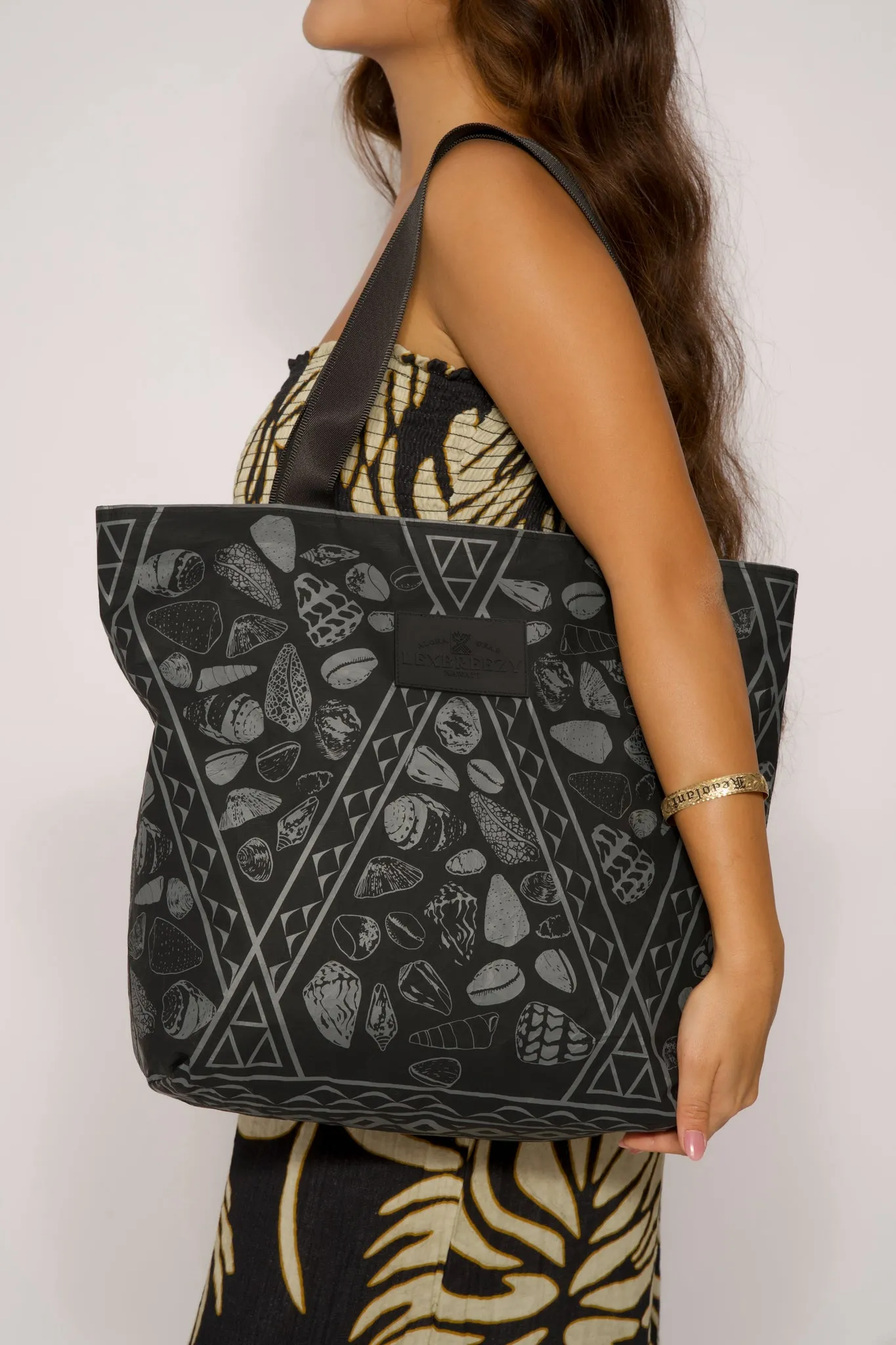 Tita Tote | Black Jingle Shells